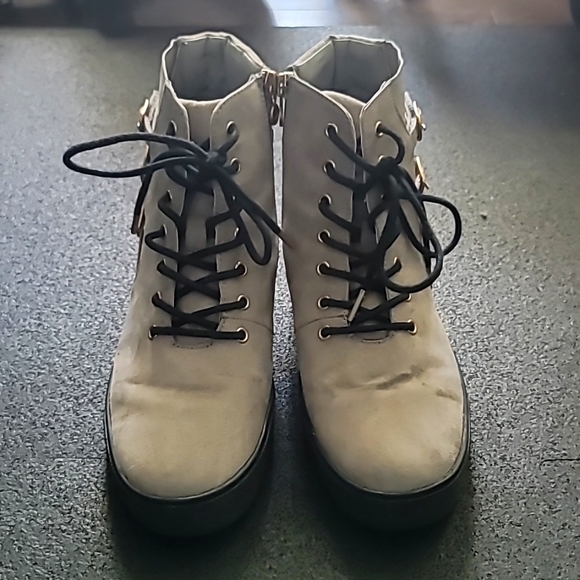 Shoes - Picture 2 of 3